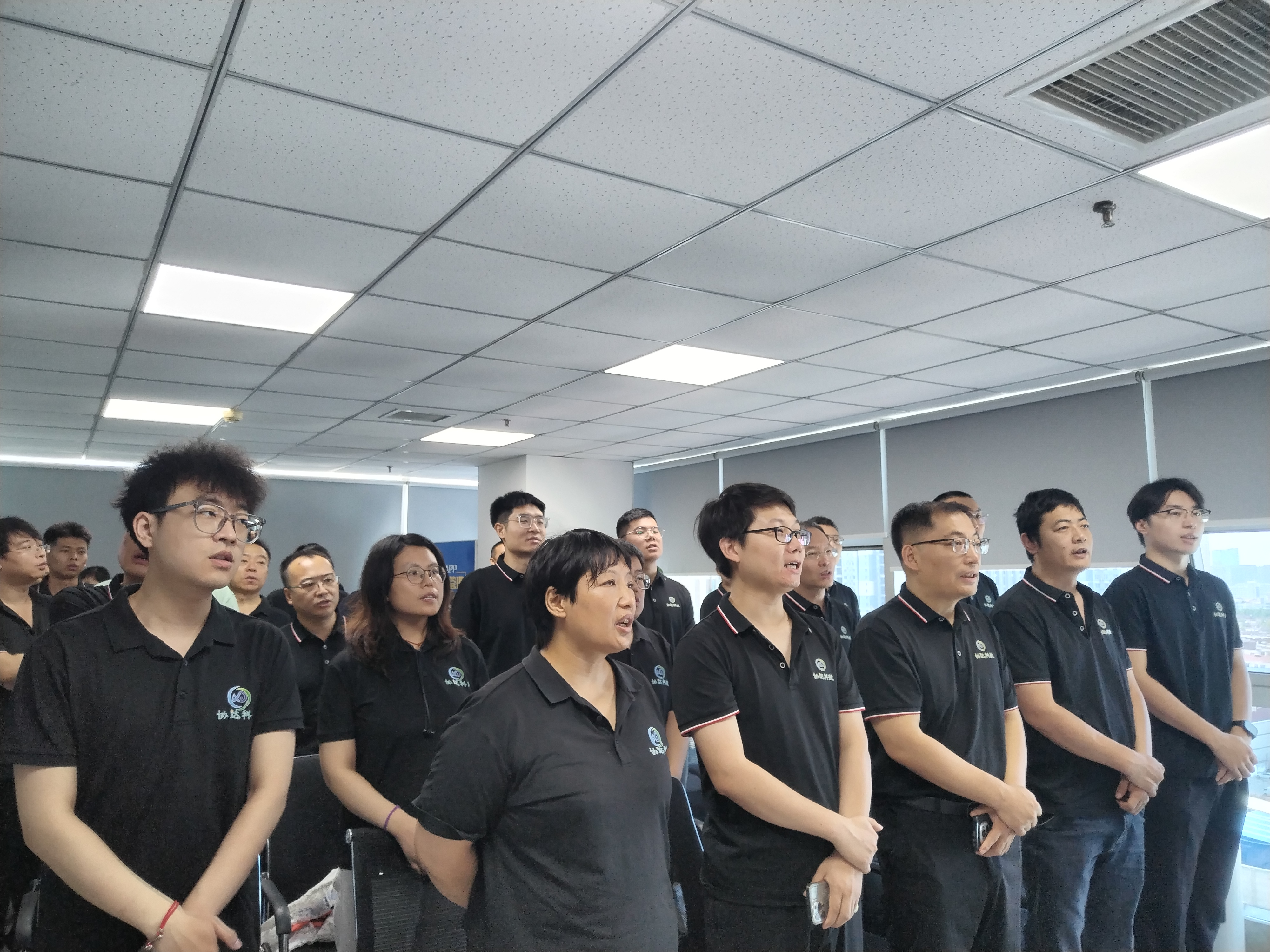 聚力前行，共绘新篇 | 石家庄拼搏·体育2025半年度总结表彰会圆满举行